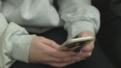 Image for story: Proposed bill would prohibit Ky. students using cell phones during class time